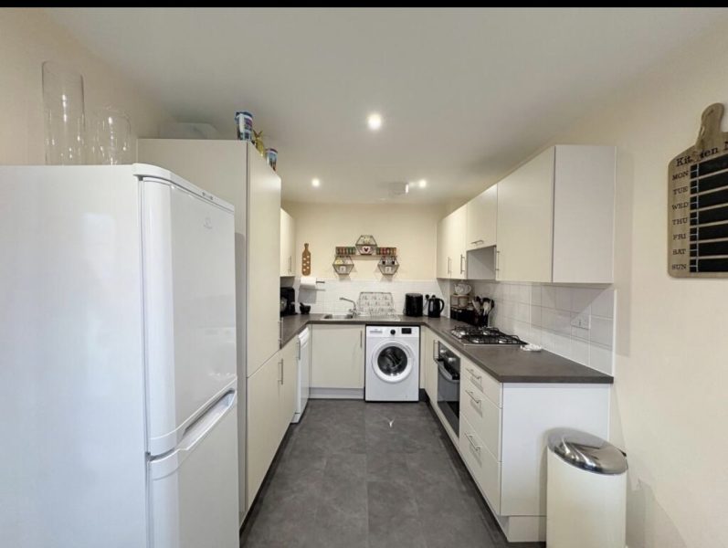 4bd,2.5bth,4 car drive, 5 minutes to Universal