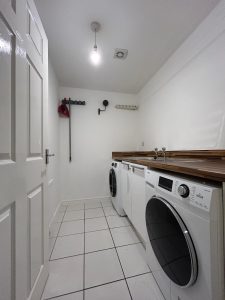5 Bed House | Sleeps 11 | Gated Parking for 5 Vehicles | Fast Wi-Fi | Games Room
