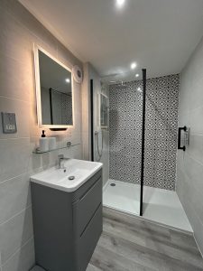 5 Bed House | Sleeps 11 | Gated Parking for 5 Vehicles | Fast Wi-Fi | Games Room